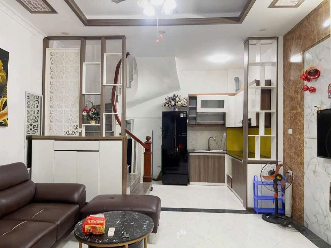 Cho thuê nhà Phố Bạch Đằng, 5 tầng x 35m2, 3 ngủ khép kín, 13 Triệu/tháng - Ảnh chính